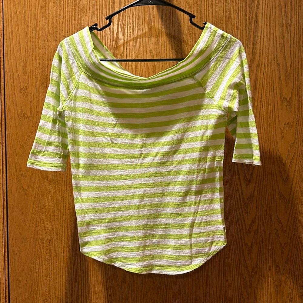 Women’s American Eagle scooped neck shirt
